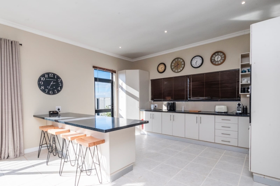 To Let 4 Bedroom Property for Rent in Oranjezicht Western Cape